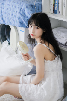 女人两腿张开图片